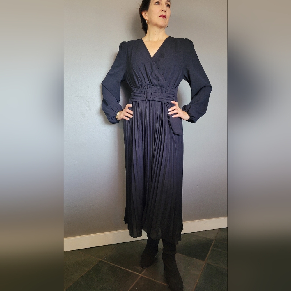 Elegant black dress. Long sleeve. Size M